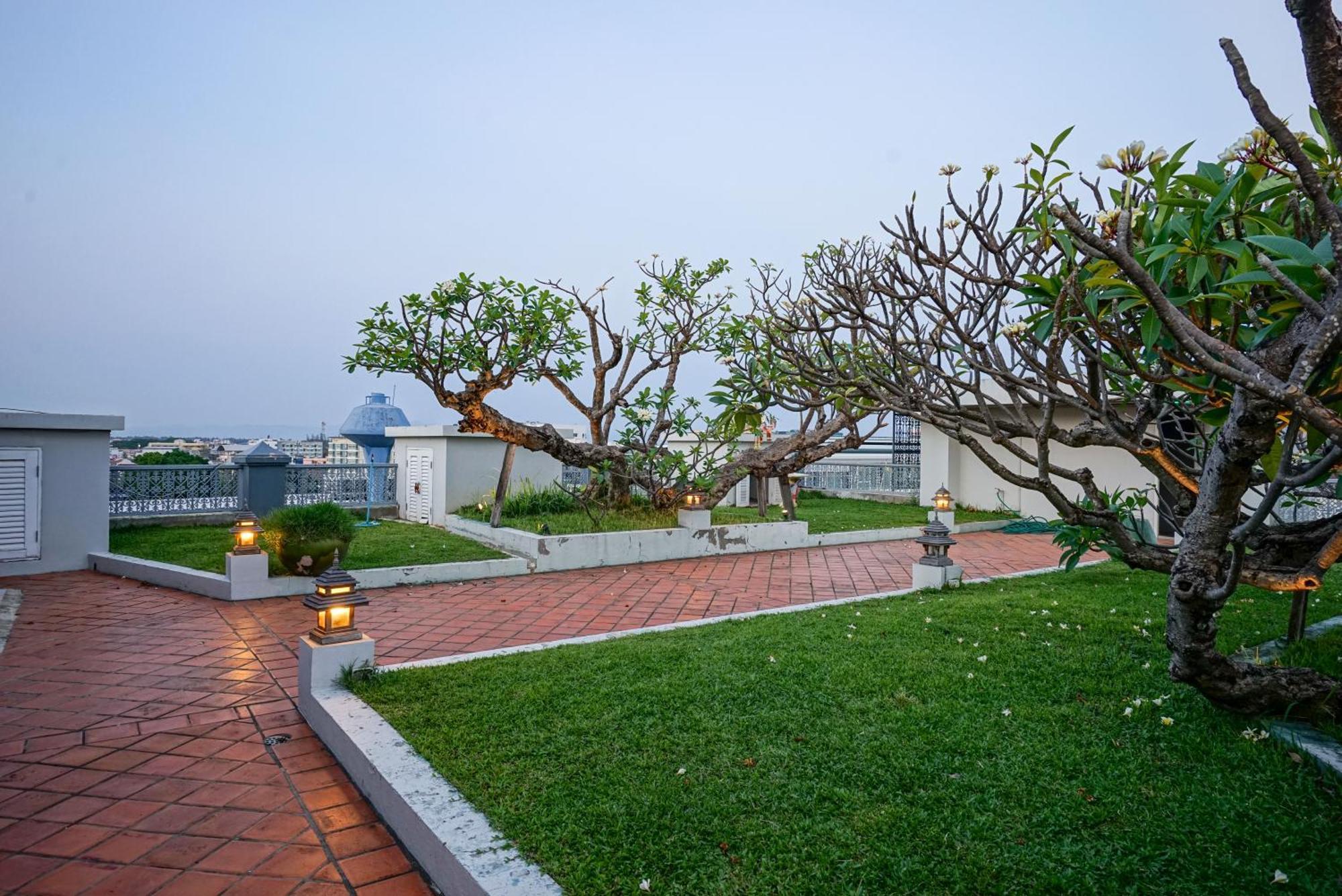 At Pingnakorn Nimman Hotel Chiang Mai Extérieur photo